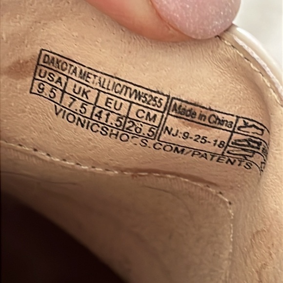 VIONIC “DAKOTA” Metallic Rose Gold Slip-On Mule Sneaker size 9.5 - Picture 13 of 15